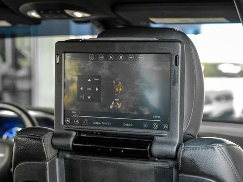 Used 2021 Chrysler Pacifica Touring-L w/ Uconnect Theater Family Group FWD image 46