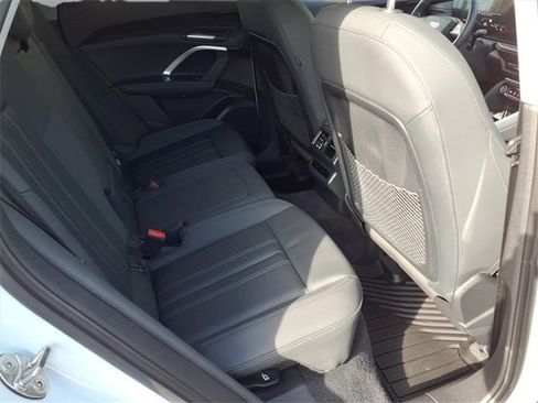 Used 2025 Audi Q5 Premium w/ Convenience Package image 9