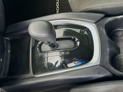 Used 2016 Nissan Rogue SV FWD image 16