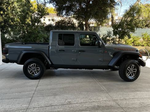 New 2025 Jeep Gladiator Mojave image 3