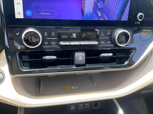 Used 2023 Toyota Highlander XLE FWD image 33