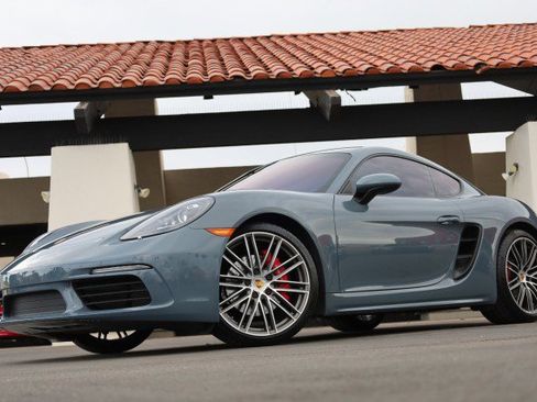 Used 2017 Porsche 718 Cayman S image 3