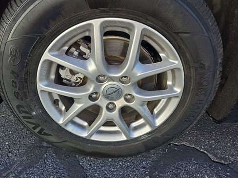 Used 2024 Chrysler Pacifica Touring-L image 39