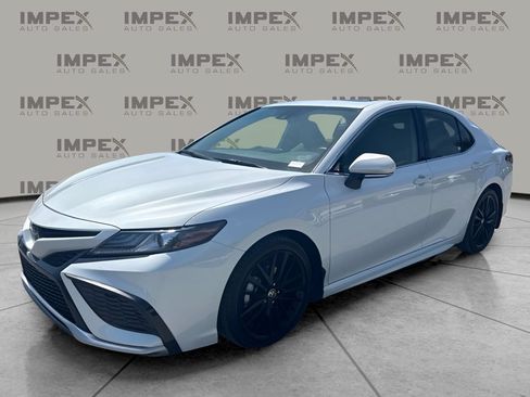 Used 2022 Toyota Camry XSE FWD image 1