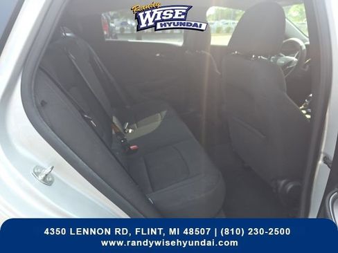 Used 2021 Chevrolet Malibu LS FWD image 17