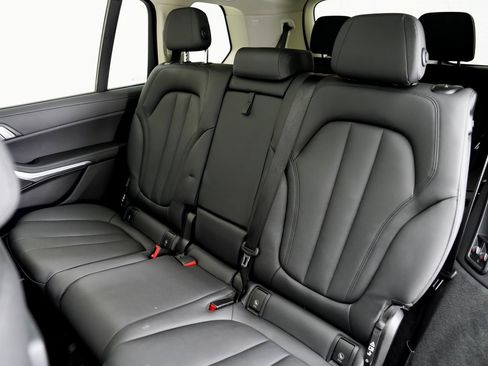 Used 2022 BMW X7 xDrive40i w/ Premium Package image 24