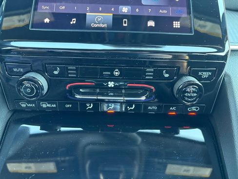 Used 2024 Jeep Grand Cherokee Laredo X w/ Luxury Tech Group I AWD/4WD image 5