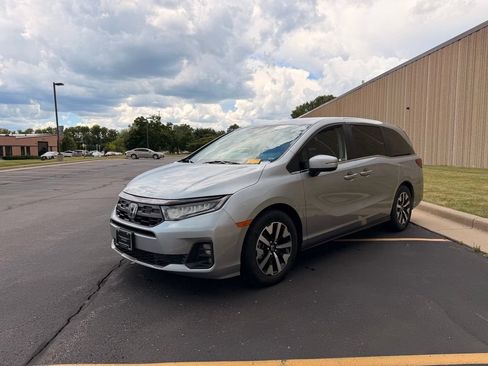 Used 2025 Honda Odyssey EX-L image 6