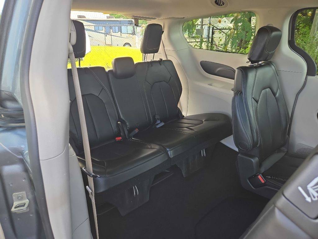 Used 2020 Chrysler Voyager Lxi FWD image 28