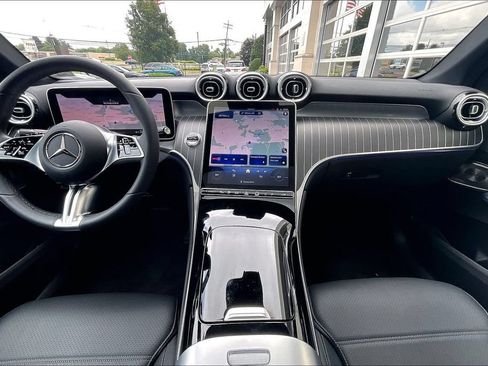 Used 2025 Mercedes-Benz GLC 350e 4MATIC image 15