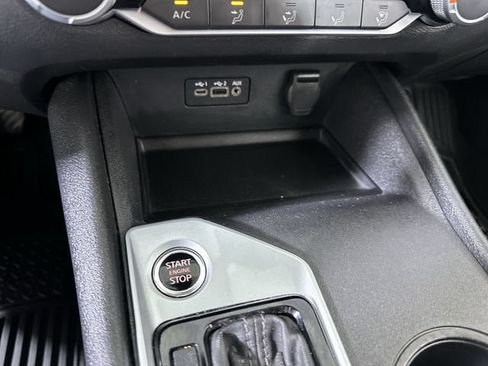 Used 2025 Nissan Altima 2.5 SV FWD image 17