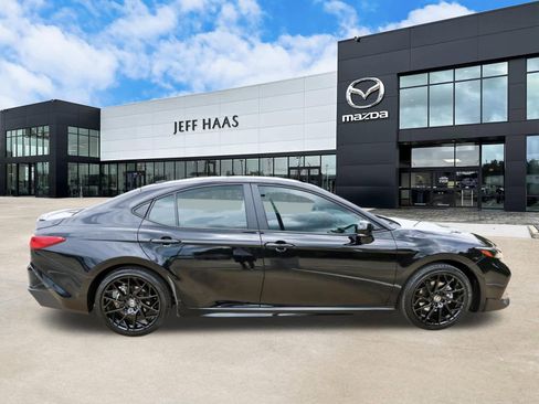Used 2026 Toyota Camry SE FWD image 5