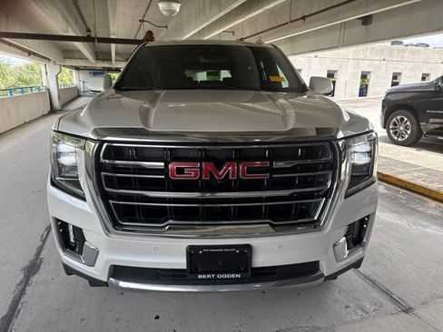 Used 2023 GMC Yukon XL SLT w/ SLT Luxury Package RWD image 18