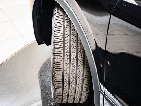 Used 2024 Volkswagen Tiguan SE R-Line image 39