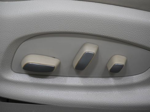 Used 2013 Cadillac XTS Platinum image 16