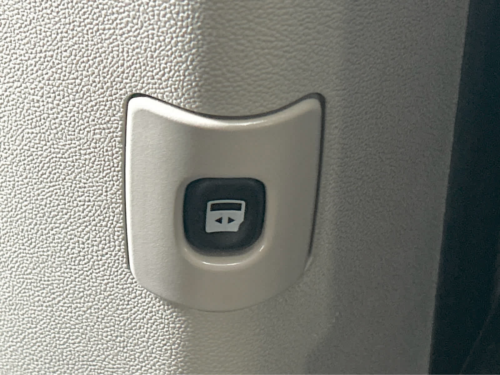Used 2014 Dodge Grand Caravan SXT w/ UConnect Hands-Free Group FWD image 15