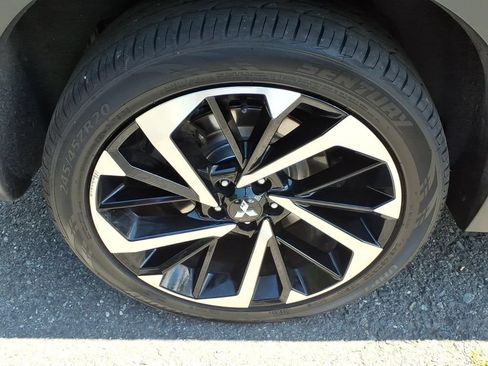 Used 2024 Mitsubishi Outlander AWD image 7