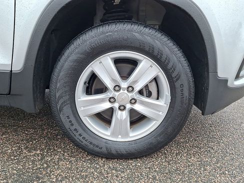 Used 2020 Chevrolet Trax LT w/ LT Convenience Package image 12