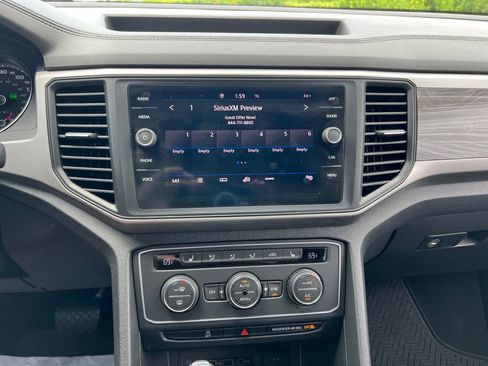 Used 2020 Volkswagen Atlas Cross Sport SE FWD image 21