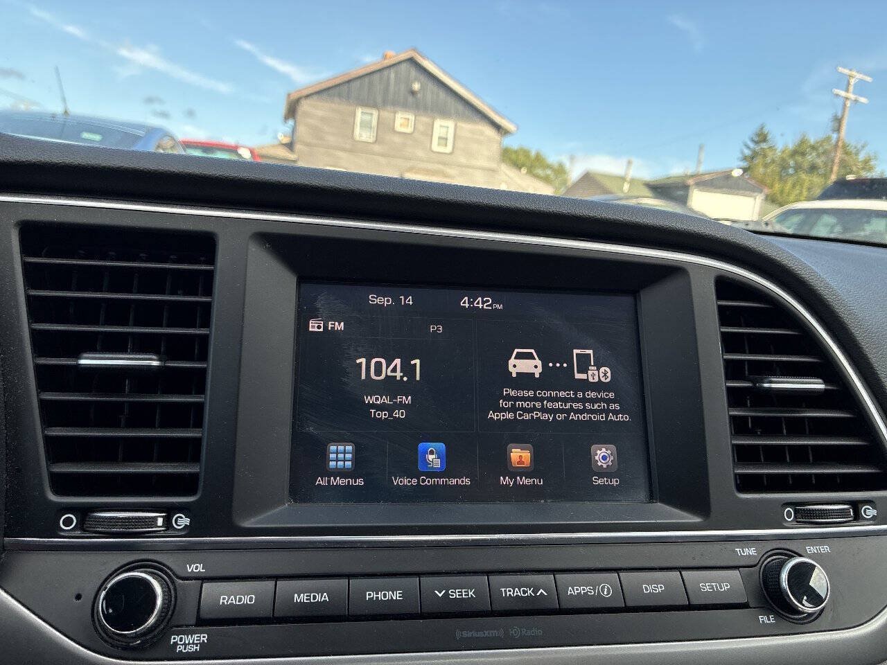Used 2017 Hyundai Elantra SE FWD image 19