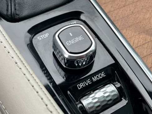 Used 2016 Volvo XC90 T6 Inscription w/ Vision Package image 26