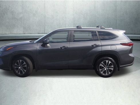 Used 2023 Toyota Highlander XLE AWD/4WD image 26