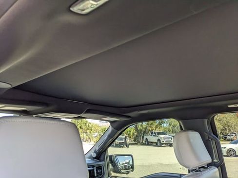 Used 2025 Ford F150 Lightning Platinum image 20