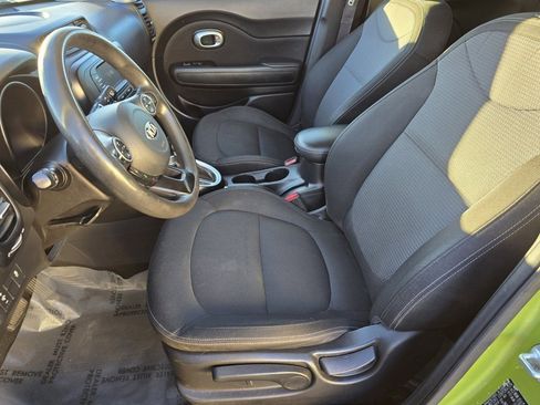 Used 2017 Kia Soul + image 22