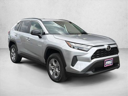 Used 2025 Toyota RAV4 LE AWD/4WD image 3