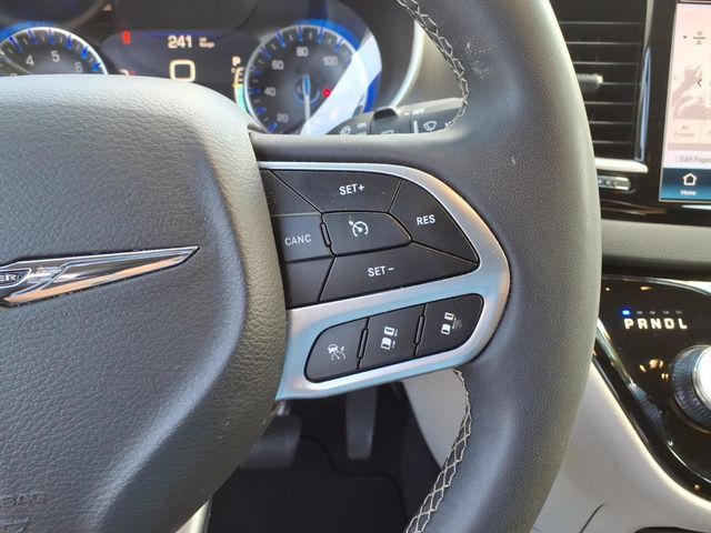 Certified 2024 Chrysler Pacifica Touring-L FWD image 20