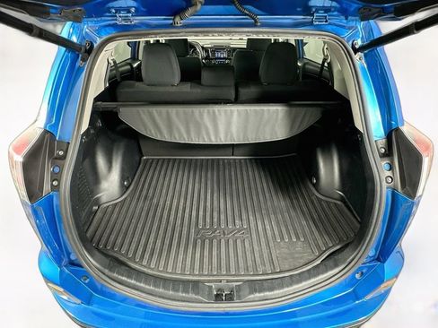Used 2018 Toyota RAV4 XLE FWD image 30