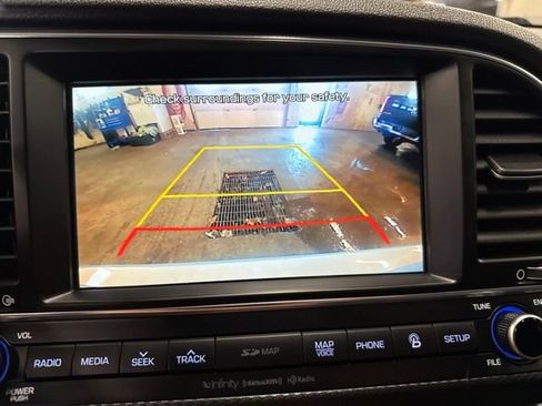 Used 2018 Hyundai Elantra Sport w/ Sport Premium Package 03 FWD image 16