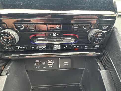 Used 2025 Jeep Grand Cherokee L Limited image 33