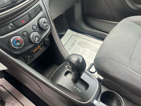 Used 2018 Chevrolet Trax LS w/ LPO, Protection Package FWD image 18