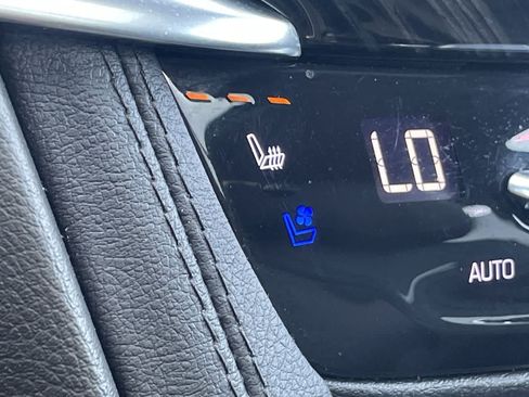 Used 2024 Cadillac XT6 Premium Luxury w/ LPO, Floor Liner Package AWD/4WD image 25