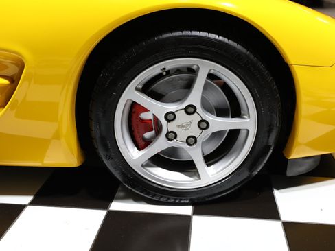 Used 2000 Chevrolet Corvette Coupe w/ Memory Pkg RWD image 41