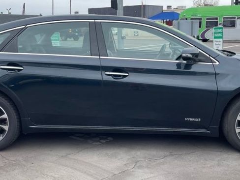 Used 2018 Toyota Avalon Limited image 3