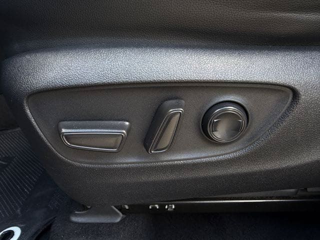 Used 2022 Toyota Highlander XSE FWD image 26