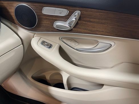 Used 2022 Mercedes-Benz GLC 300 4MATIC image 27