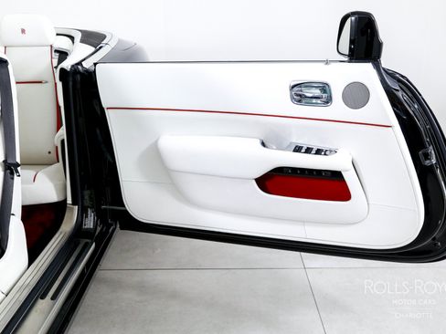 Used 2017 Rolls-Royce Dawn RWD image 12