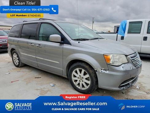 Used 2016 Chrysler Town & Country Touring image 5