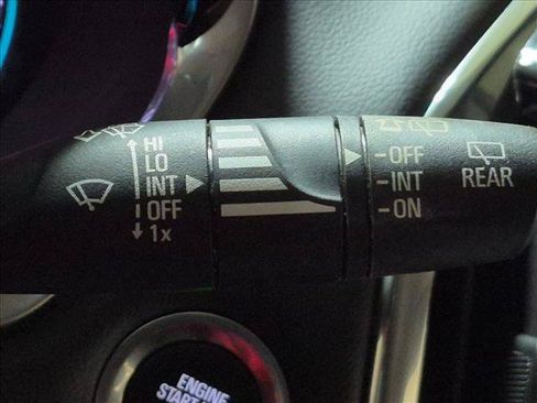 Used 2020 Chevrolet Traverse LT FWD image 11