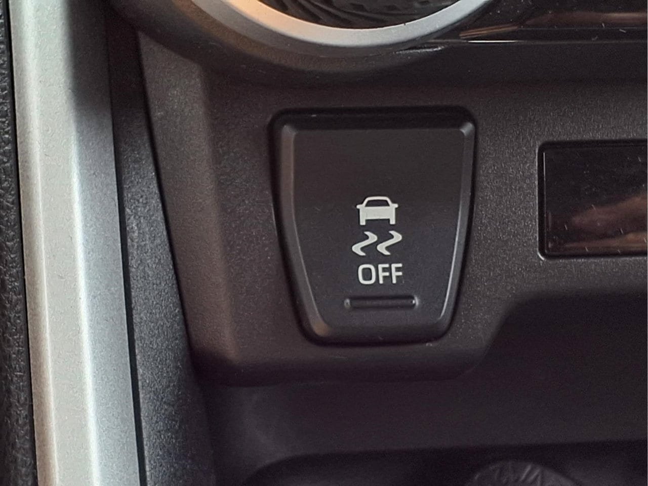 Used 2025 Toyota RAV4 XLE AWD/4WD image 17