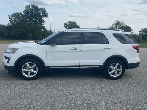 Used 2019 Ford Explorer XLT w/ Equipment Group 201A FWD image 3