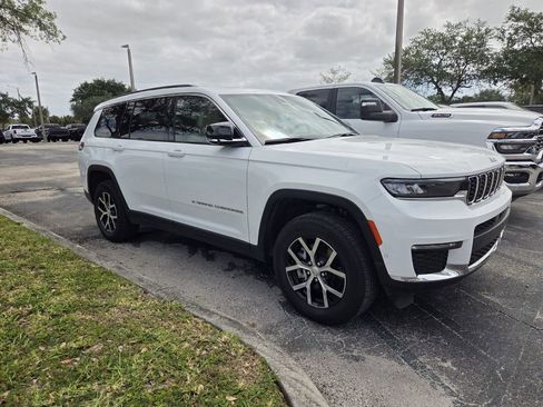 Certified 2025 Jeep Grand Cherokee L Limited w/ Luxury Tech Group II image 2