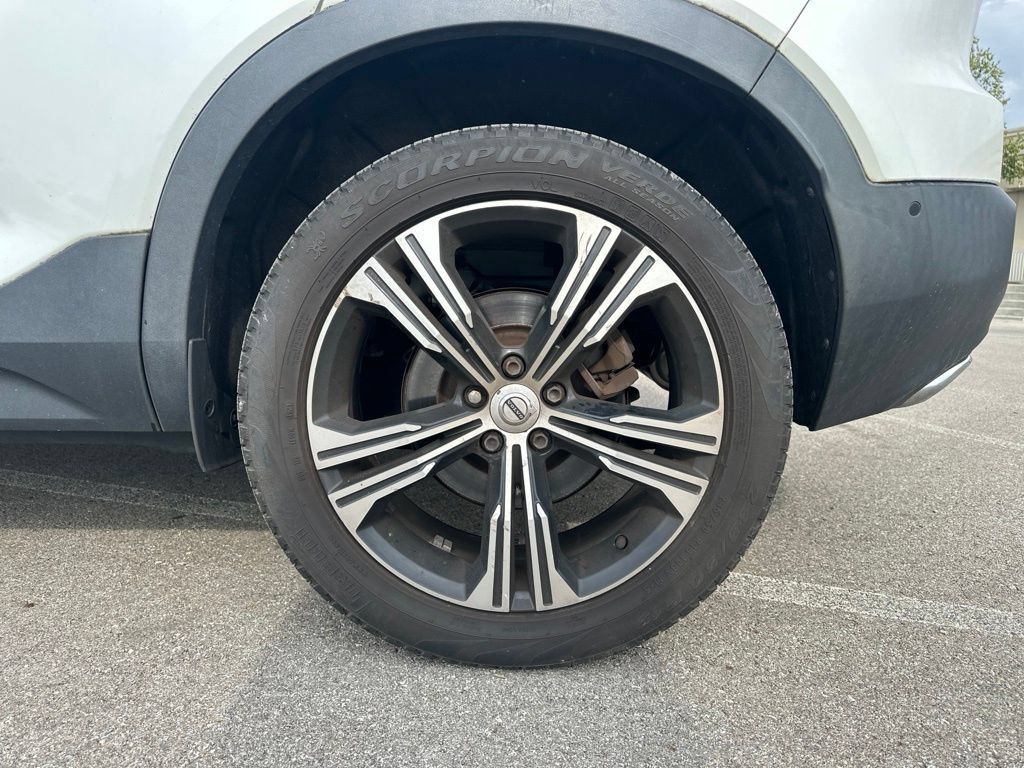 Used 2019 Volvo XC40 T4 Inscription FWD image 7