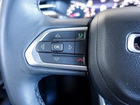 Used 2023 Jeep Compass Limited image 3