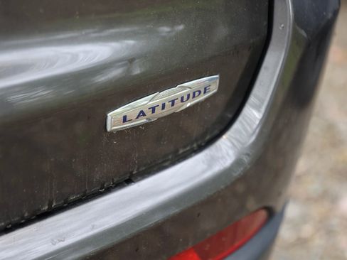 Used 2022 Jeep Compass Latitude AWD/4WD image 7