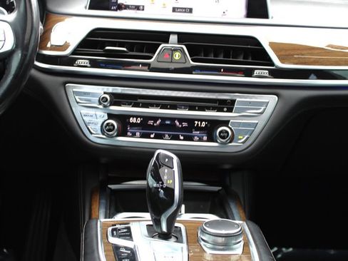 Used 2016 BMW 750i xDrive image 12