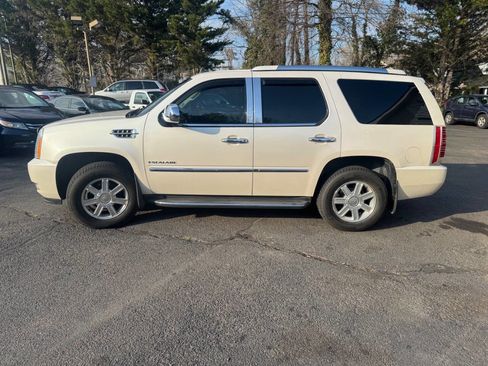 Used 2010 Cadillac Escalade 2WD image 4
